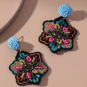 SALE ** BRAND NEW ** JUST LISTED ** BEAUTIFUL DROP EARRINGS